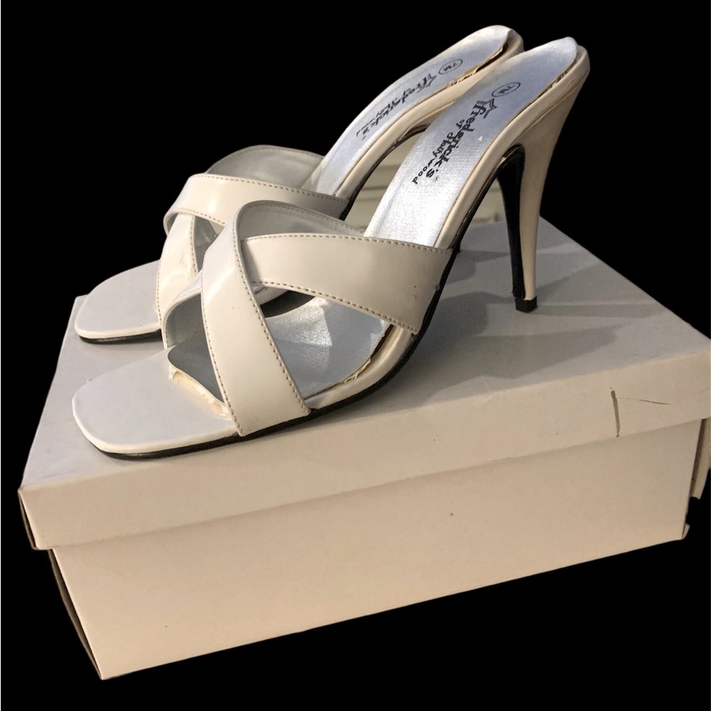 Frederick’s of Hollywood White Patent Heel Women’s size 7 with box